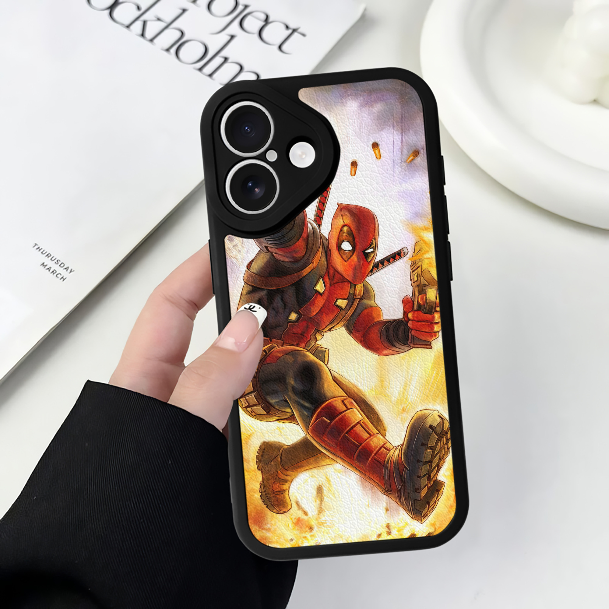 （画像用） Deadpool デッドプール 【iPhone 16シリーズ対応】シリコンスマホケース（レザー調） 材質：シリコン
